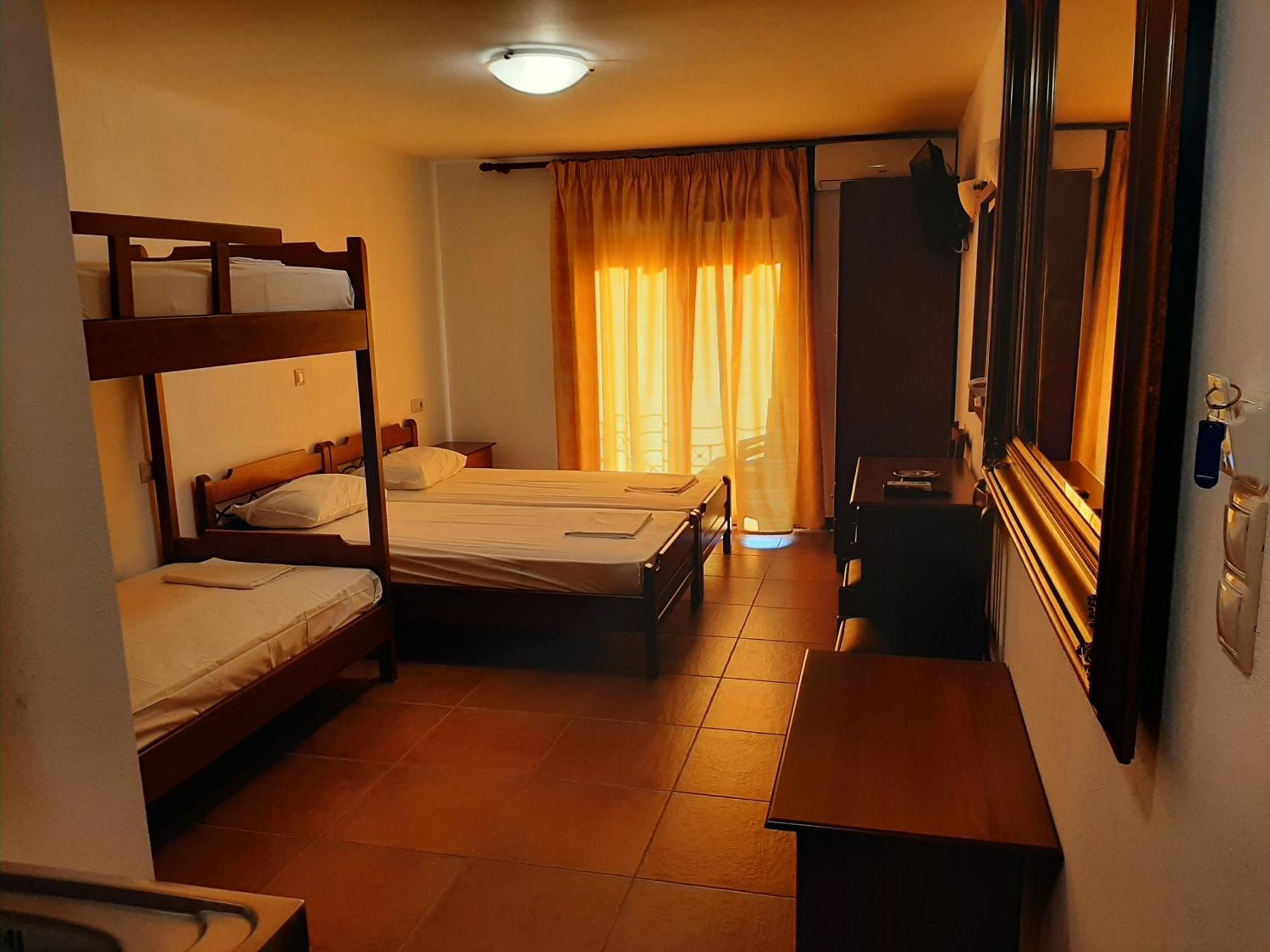 Hotel Kosmas Sarti Bilik gambar