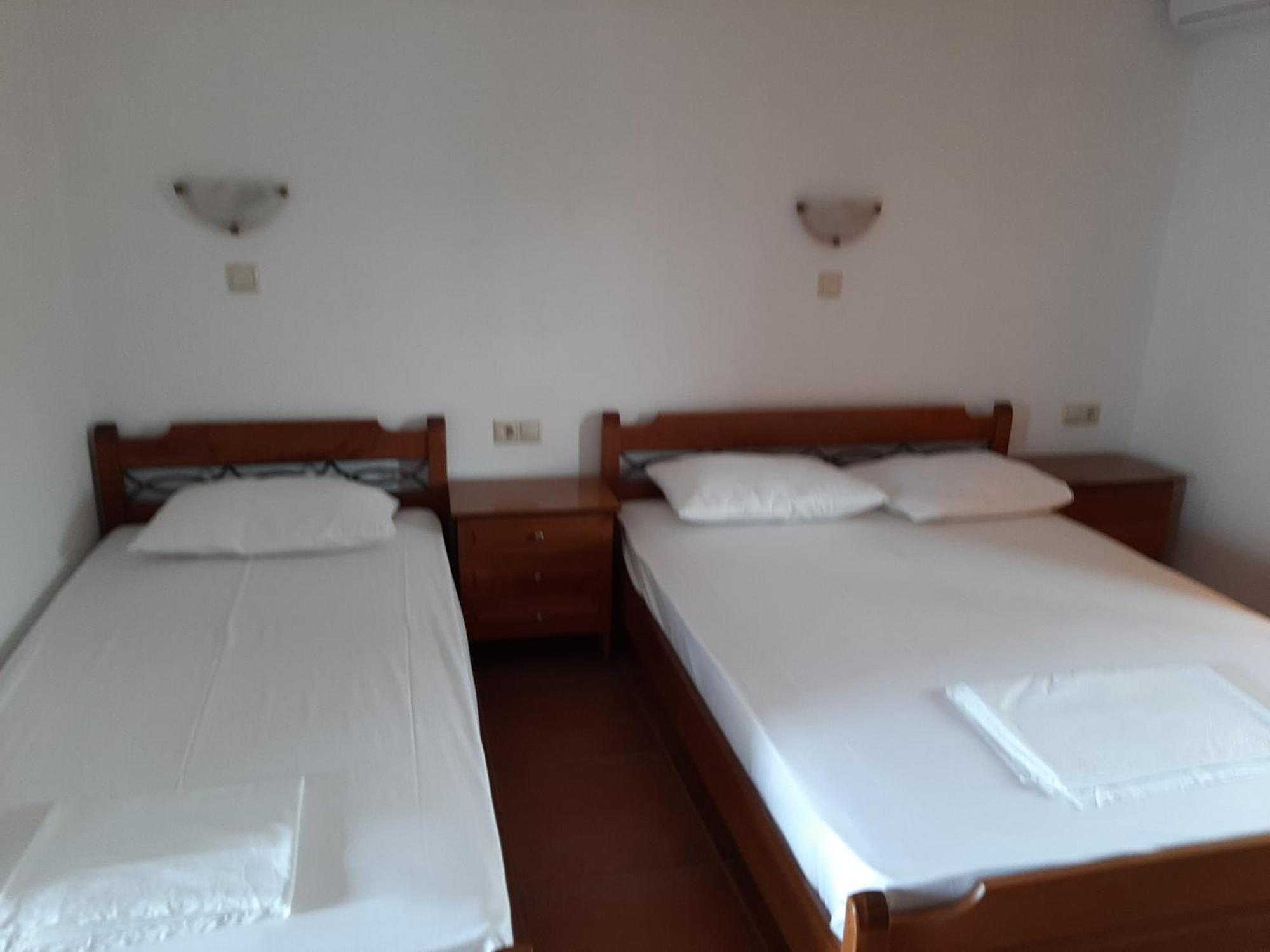 Hotel Kosmas Sarti Bilik gambar