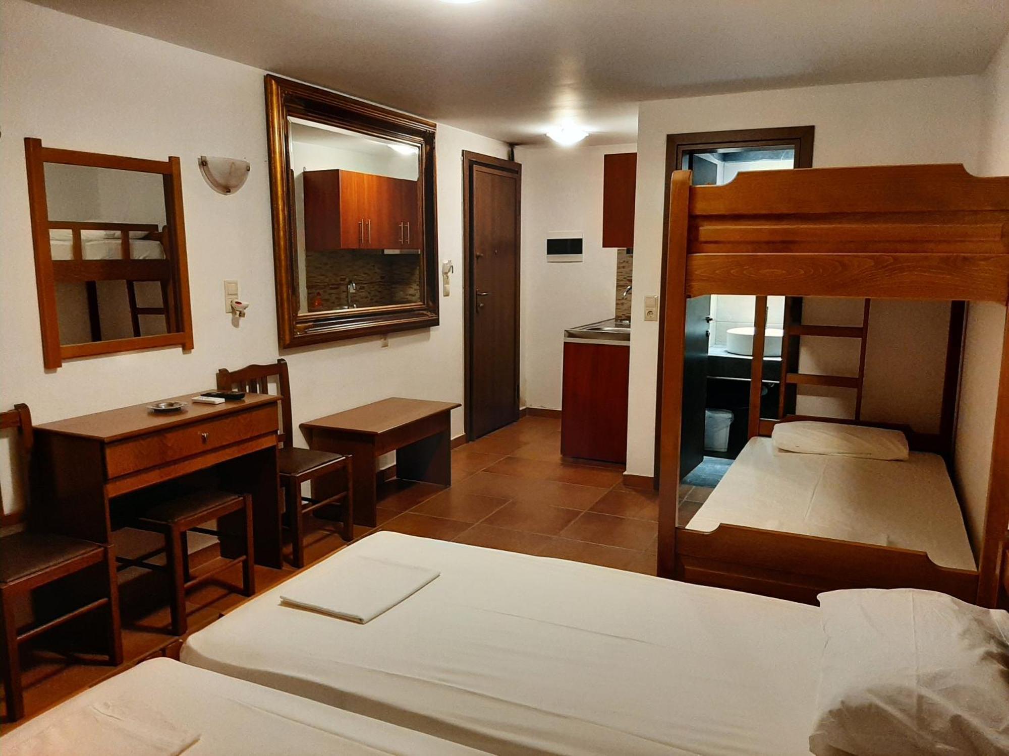 Hotel Kosmas Sarti Bilik gambar