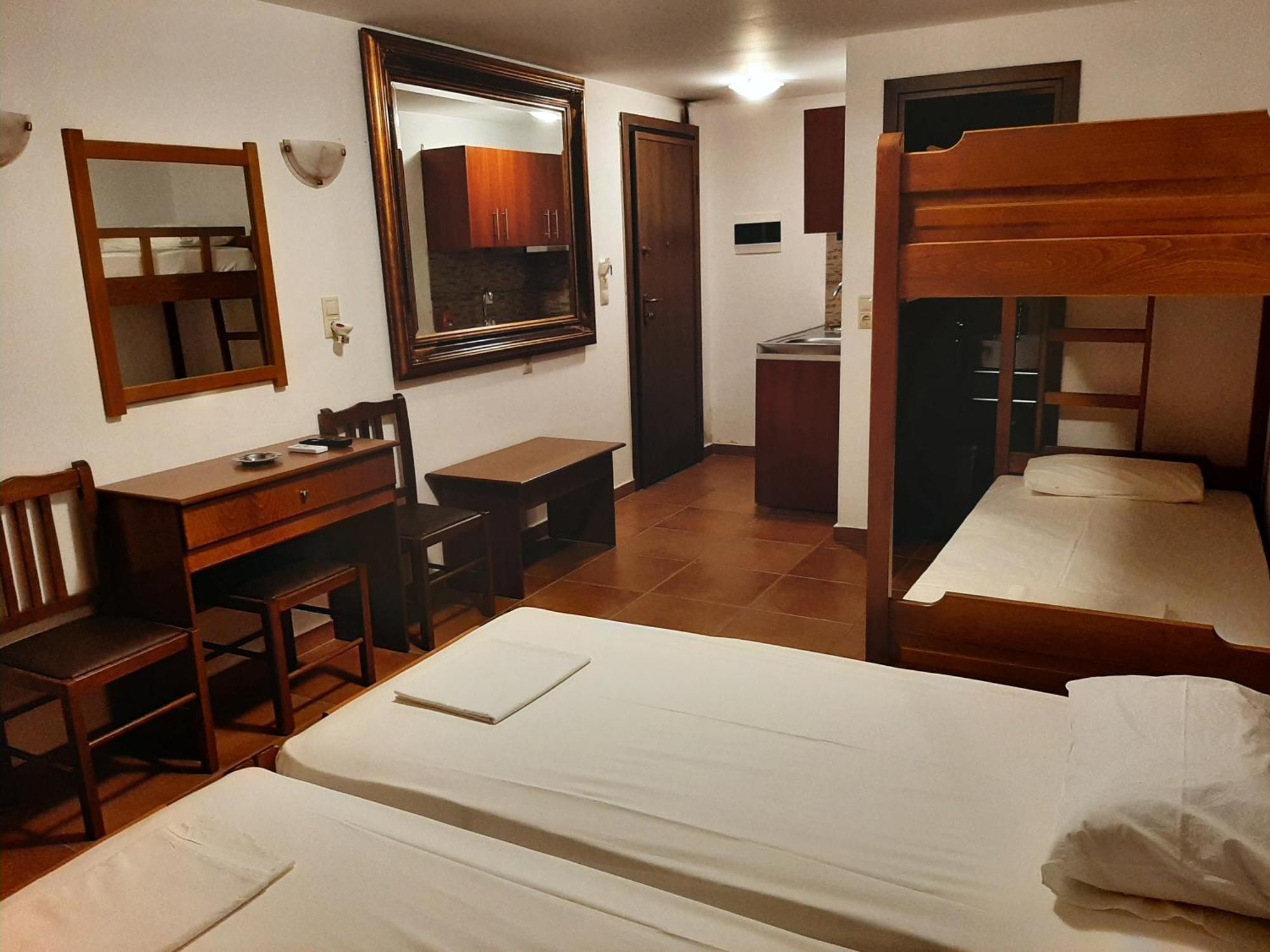 Hotel Kosmas Sarti Bilik gambar