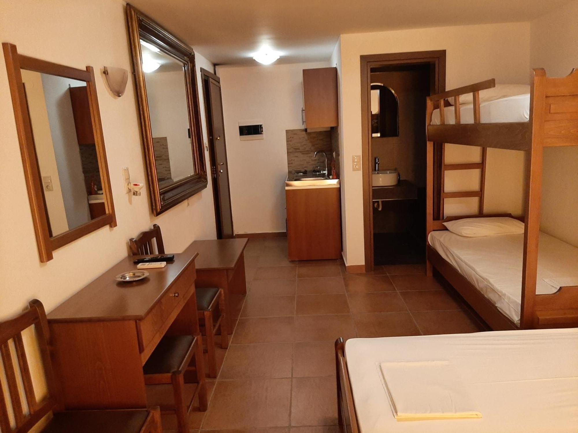 Hotel Kosmas Sarti Bilik gambar