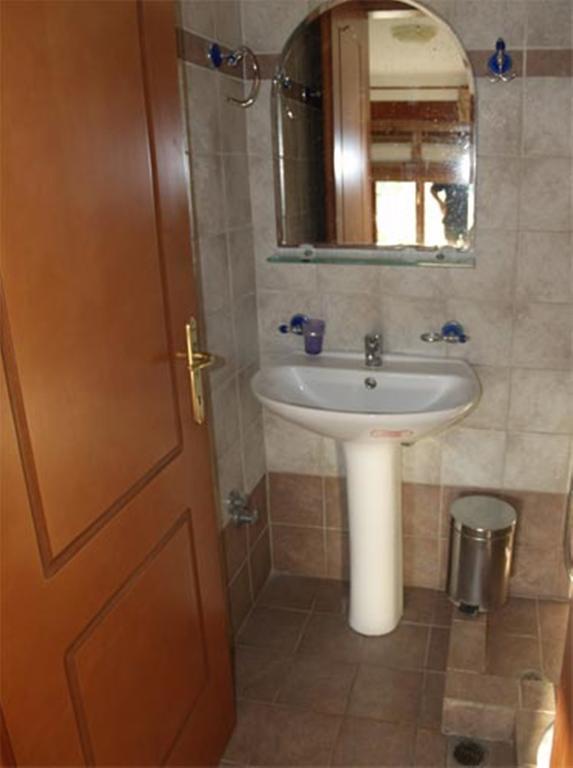 Hotel Kosmas Sarti Bilik gambar