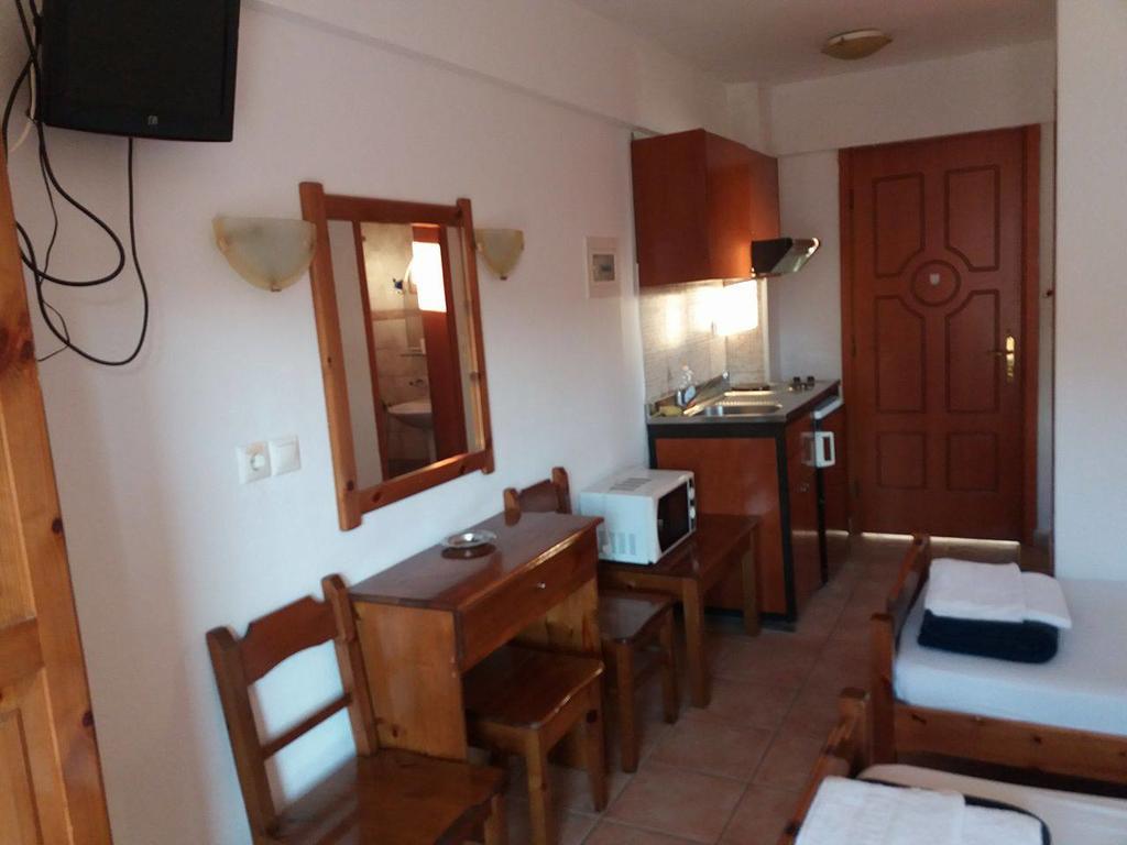 Hotel Kosmas Sarti Luaran gambar